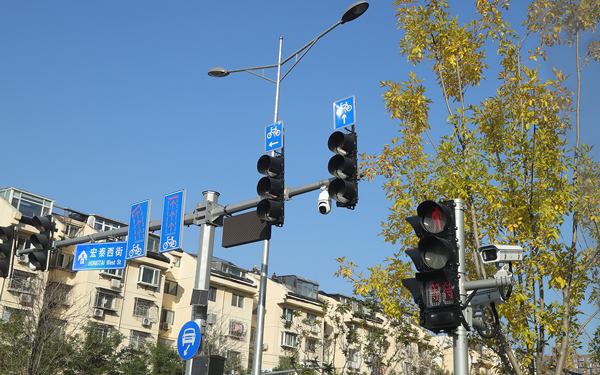Inasubiri kuhamishwa na kuwekewa vifaa vya taa 300, mradi wa Wangjing, Hongtai West Street na Hongchang Road.