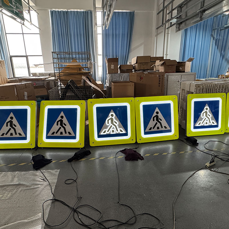 Ishara za Kuvuka kwa Watembea kwa Miguu Zinazong'aa Ndani